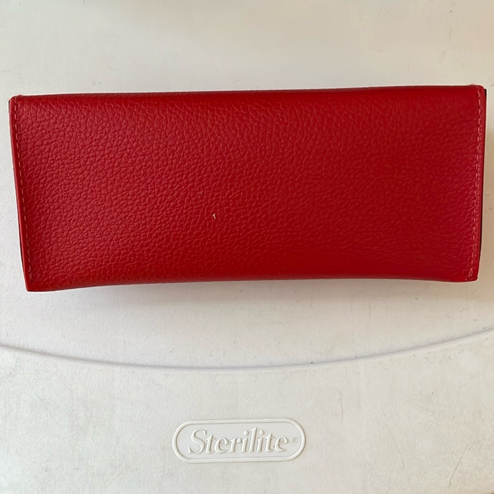 Guess Red Eye Glass Case - Picture 2 of 3